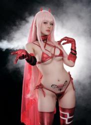 [Cosplay] PingPing 平平 – Zero Two (DARLING in the FRANXX)