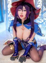 [Cosplay] Hane Ame 雨波 – Mona Megistus (Genshin Impact)