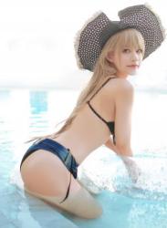 [Cosplay] PingPing 平平 – Jean Bart Swimsuit