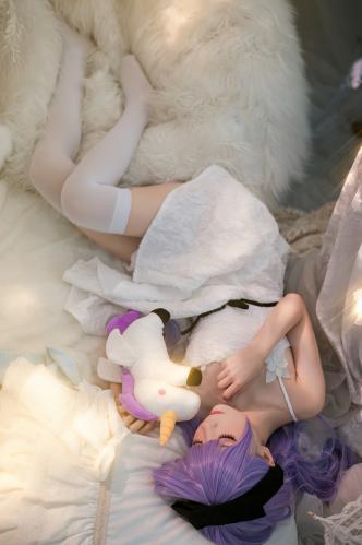 [Cosplay] Wang Pang u 王胖胖u – Unicorn pajamas 独角兽睡衣