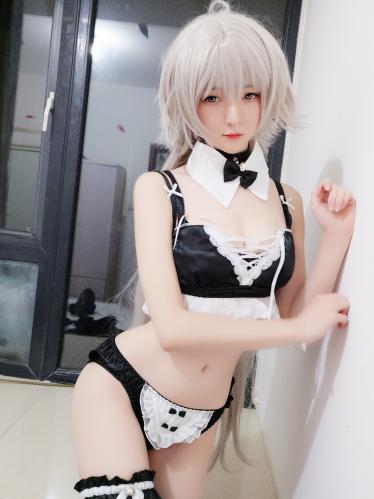 [Cosplay] YiXiaoYangZe 一小央泽 – Black rabbit 黑兔